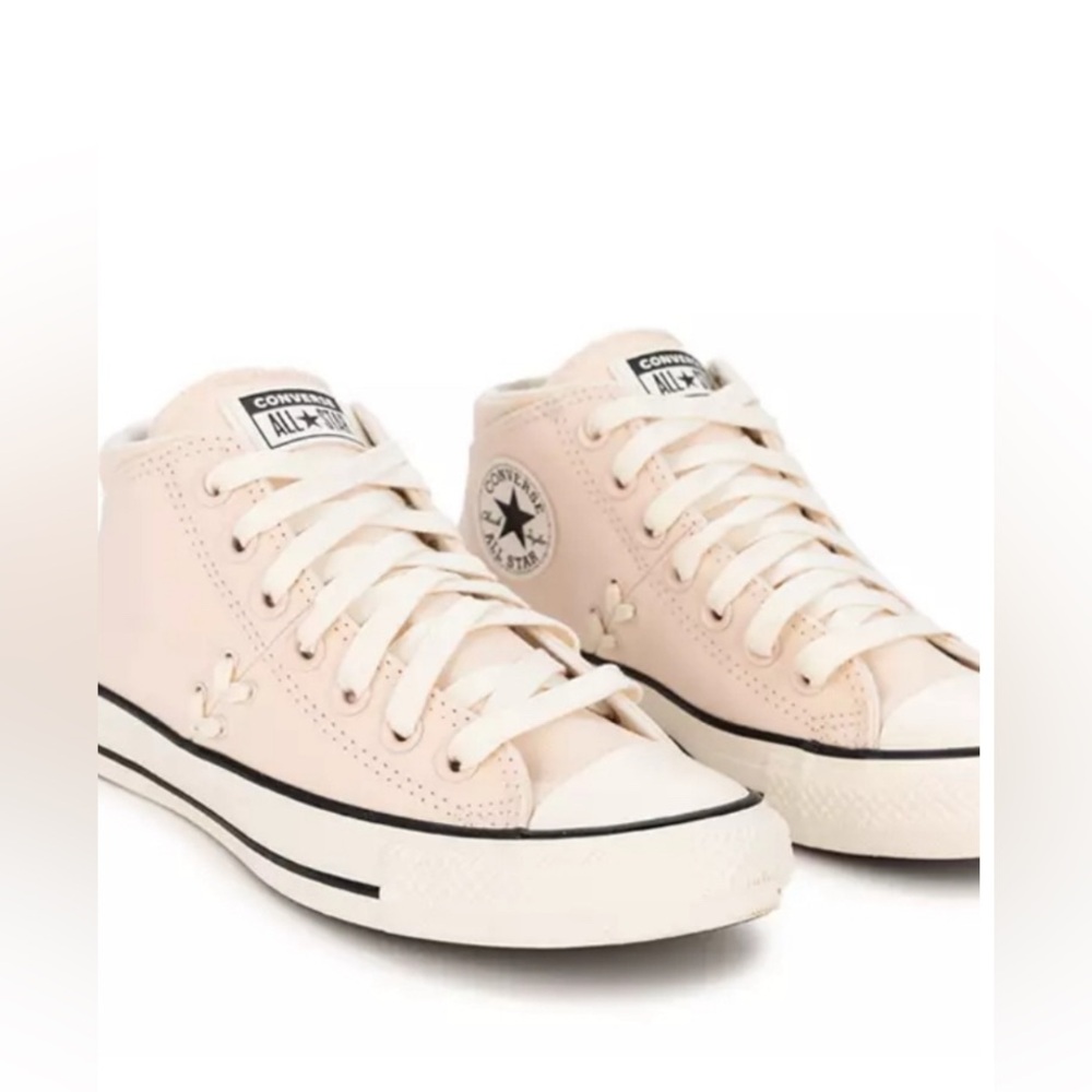 Converse Women's Light Pink Sneakers